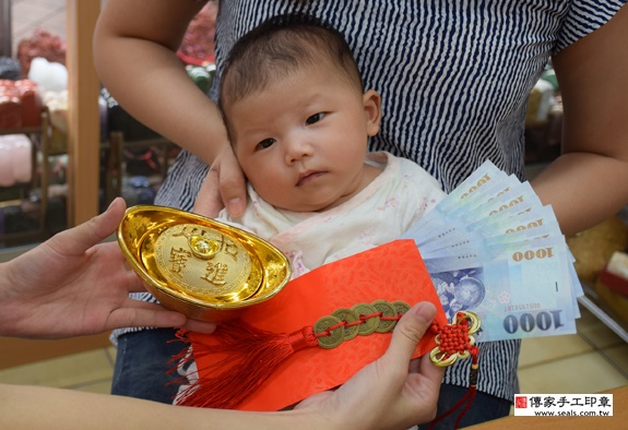 吳寶寶(新北永和區到府嬰兒寶寶滿月剃頭理髮、免費到府嬰兒剃胎毛儀式吉祥話)。到府剃頭剃胎毛主持、專業拍照、DVD光碟、證書。★購買「臍帶章、肚臍章、胎毛筆刷印章」贈送：剃頭、收涎、抓周，三選一。2015.09.19 照片16